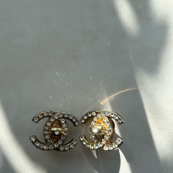 Chanel vintage XL CC turn turn lock clip on earrings